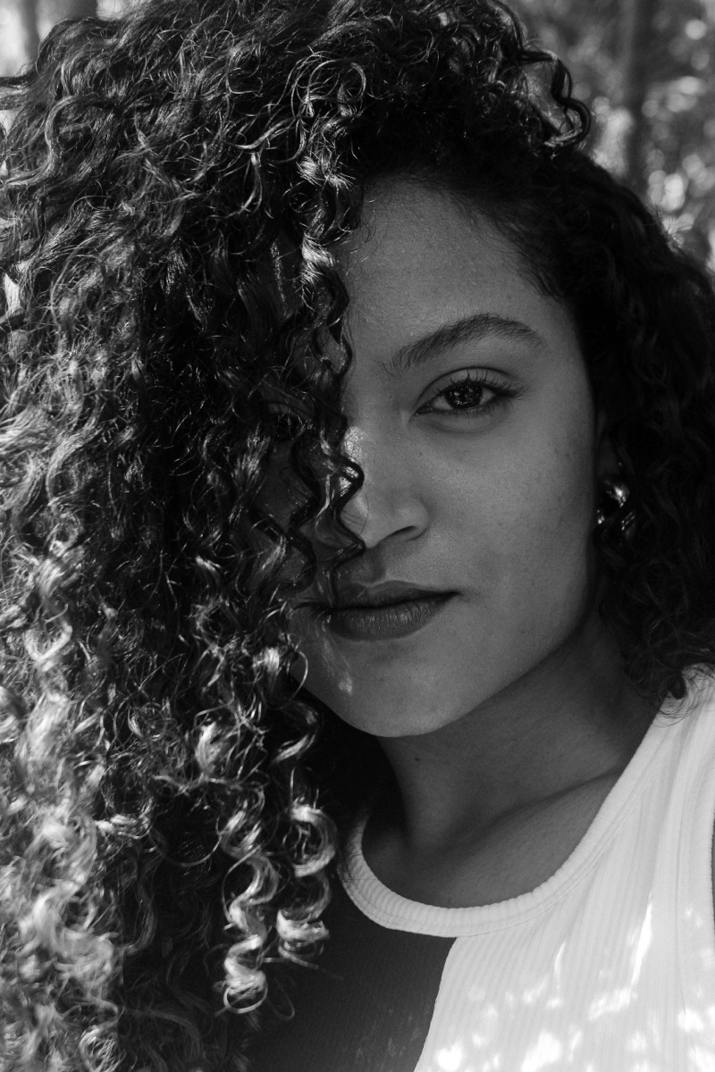 Voluminous 3B curly hair with defined ringlets