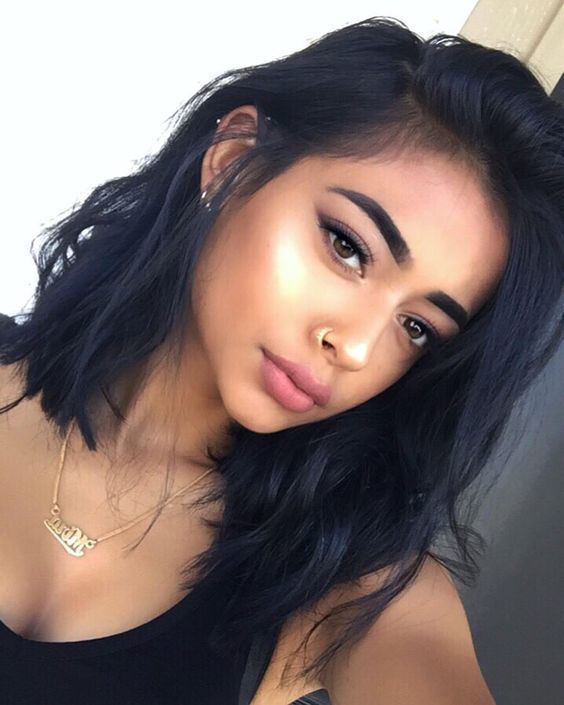 Italian bob on wavy hair with chin-length cut and side-swept layers